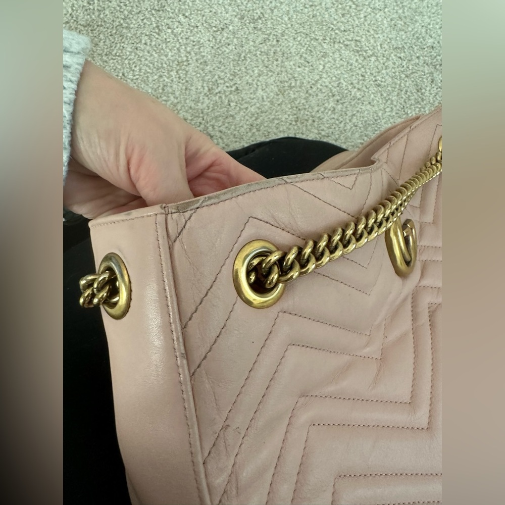 Well worn but beautiful Pink Gucci Purse - Picture 6 of 16